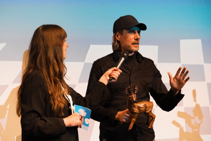 Filmhaus-Vorstand Stefan Huben mit dem Publikums-Bambi